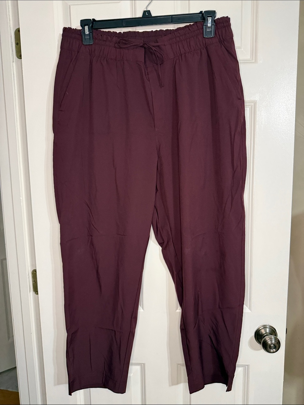 Old Navy Active Relaxed Drawstring Joggers in Burgundy